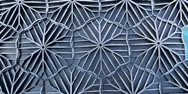 Hexprotect SLIM interlocking hexagonal HDPE floating covers on a water storage tank providing 99% surface coverage for algae suppression and evaporation reduction at the most affordable price