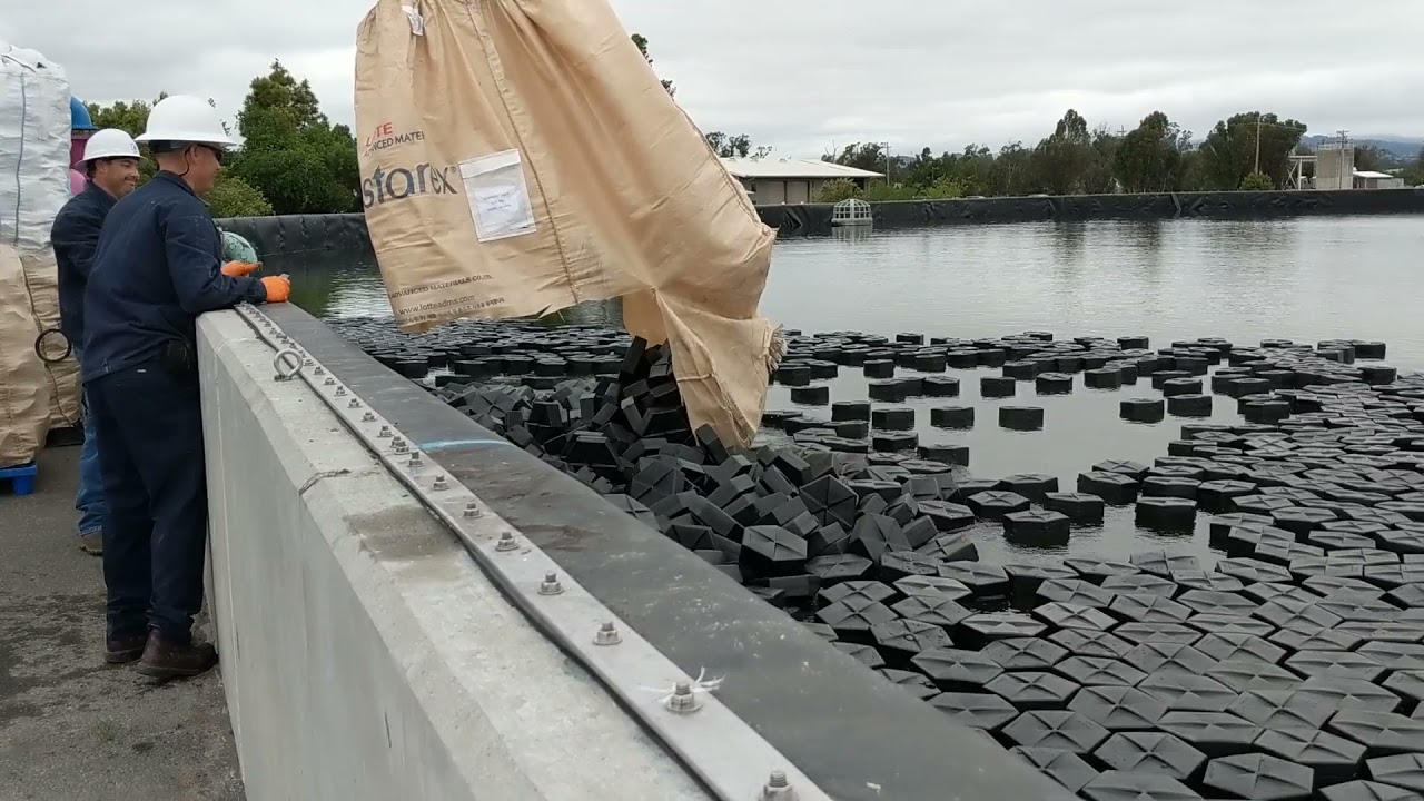 Installation Hexprotect AQUA — forklift and bulk-bag deployment